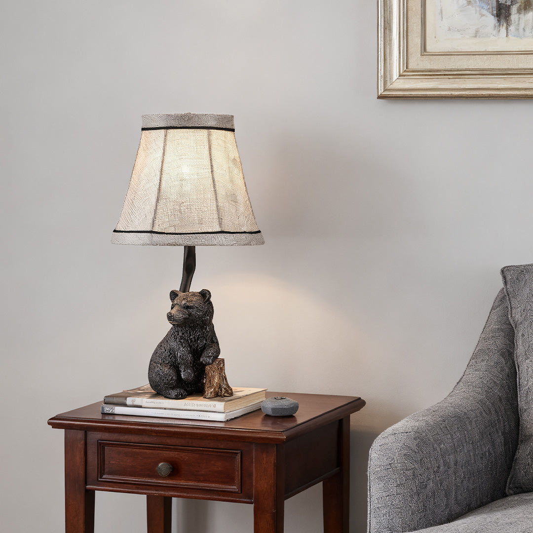 Elegant Bear Resin Table Lamp - Stylish European-Style Decorative Light