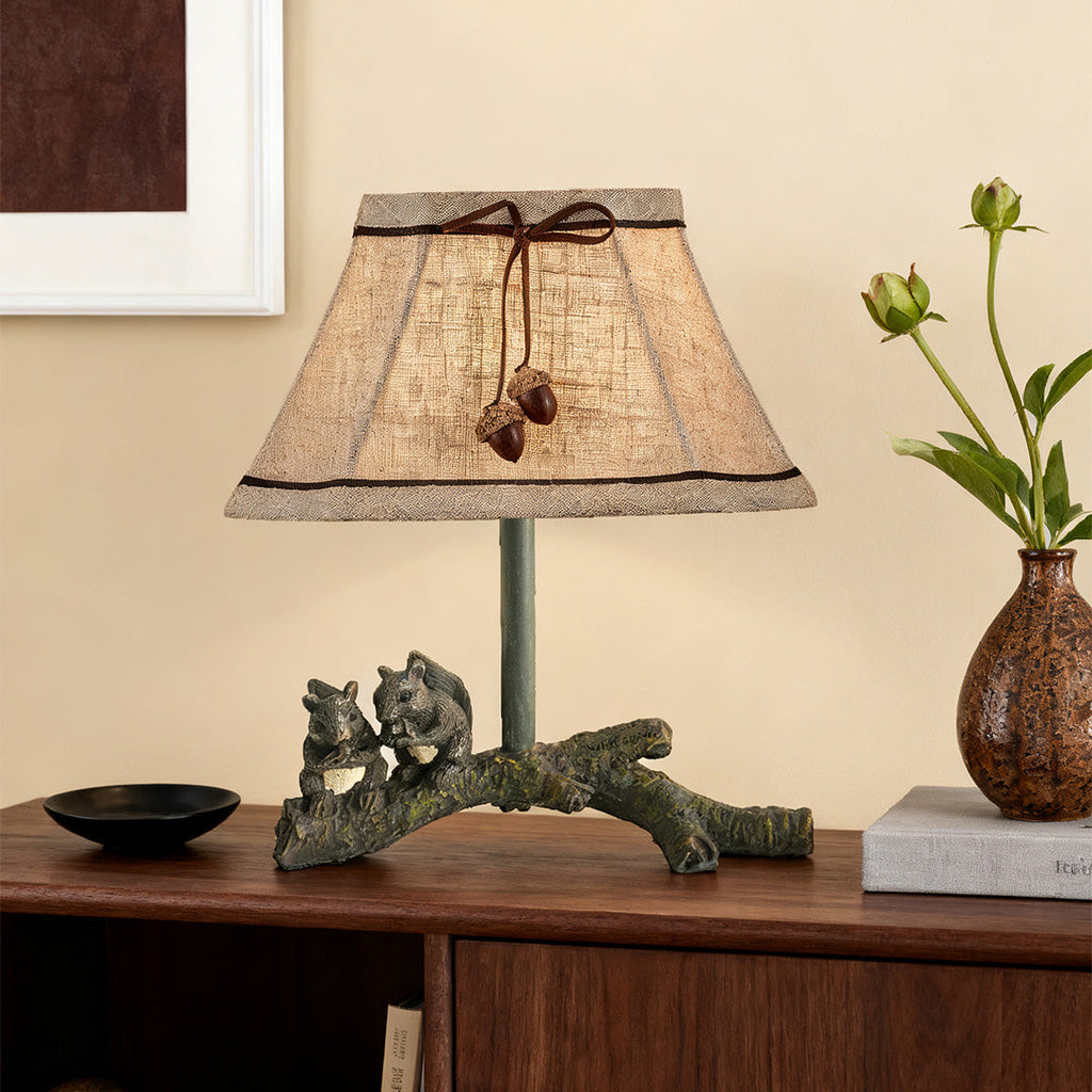 Elegant Squirrel Table Lamp - French Style Resin Decorative Light for Cozy Atmosphere