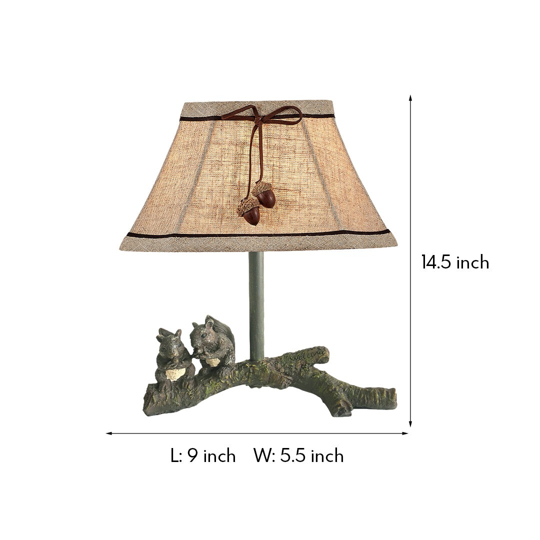Elegant Squirrel Table Lamp - French Style Resin Decorative Light for Cozy Atmosphere