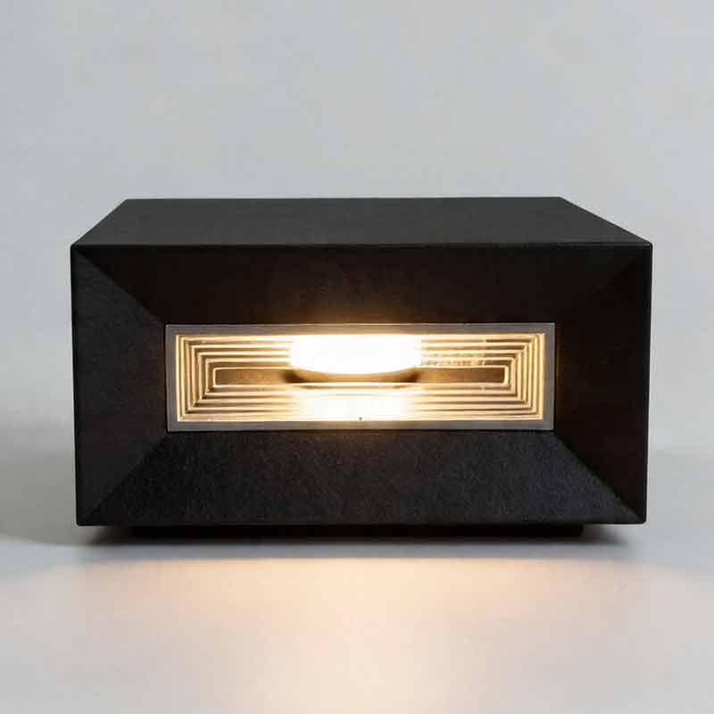 Square Pillar LED Solar Fence Post Light - Modern Cube Design, Outdoor Lighting Solution for Patios and Gardens