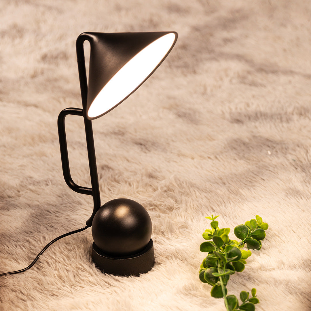 Black Metal Industrial LED Desk Lamp - Modern Study Lighting