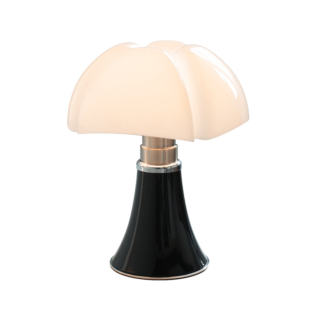 Bauhaus Style Iron Table Lamp - Italian Design Touch for Modern Interiors

This sleek Bauhaus-inspired table lamp showcases a fusion of functional design and Italian elegance. Crafted from durable iron, it features clean lines and a minimalist silhouette,
