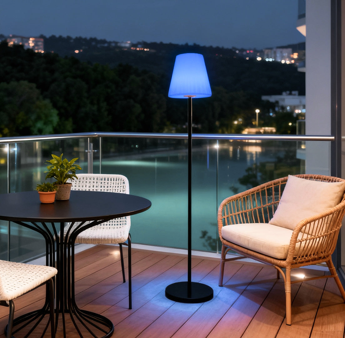 Modern Outdoor LED Metal Floor Lamp - Stylish Garden Lighting