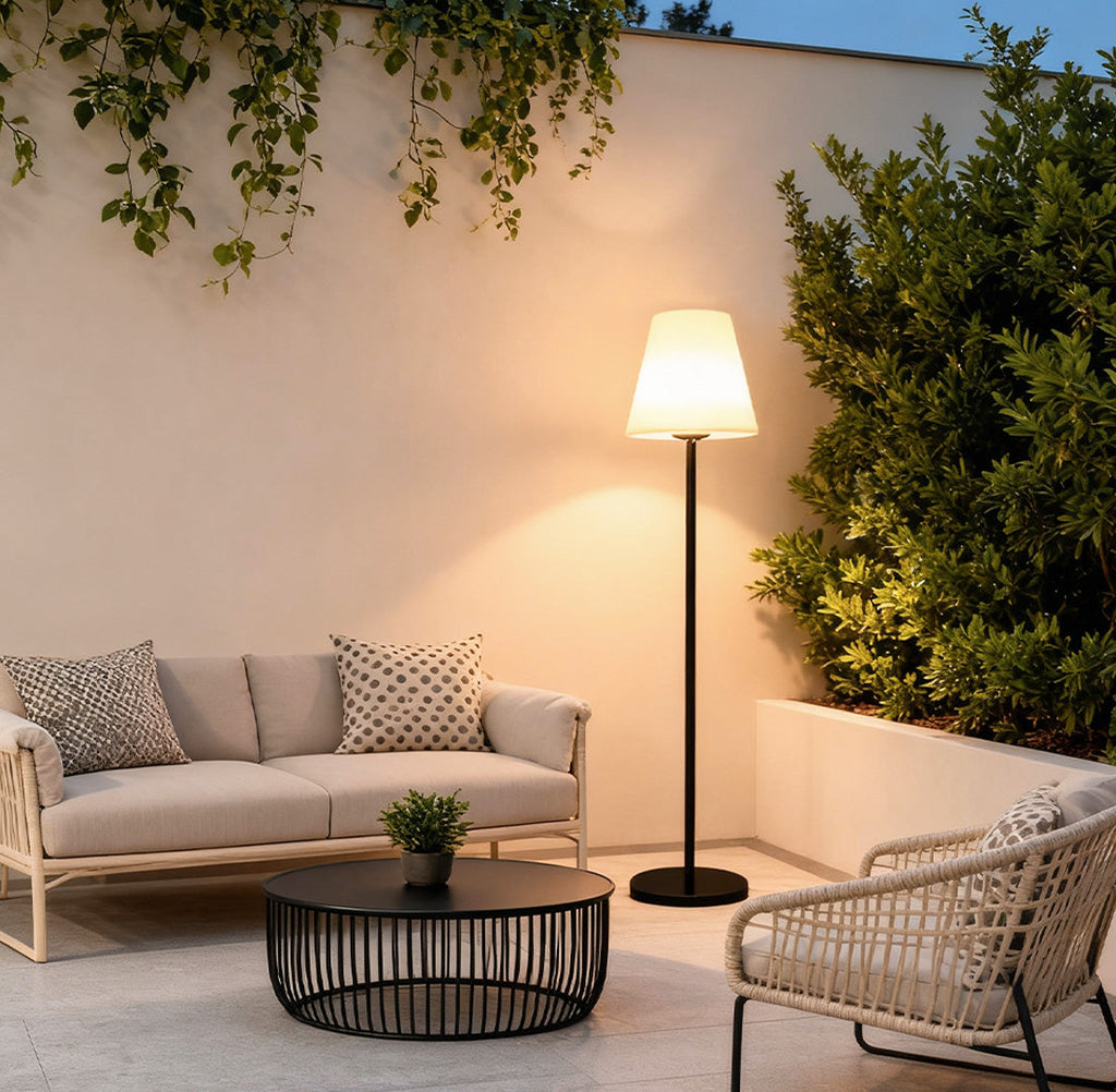 Modern Outdoor LED Metal Floor Lamp - Stylish Garden Lighting