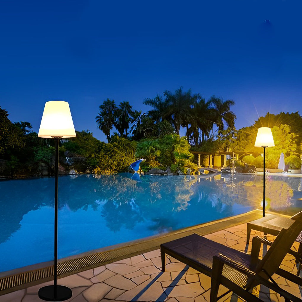 Modern Outdoor LED Metal Floor Lamp - Stylish Garden Lighting