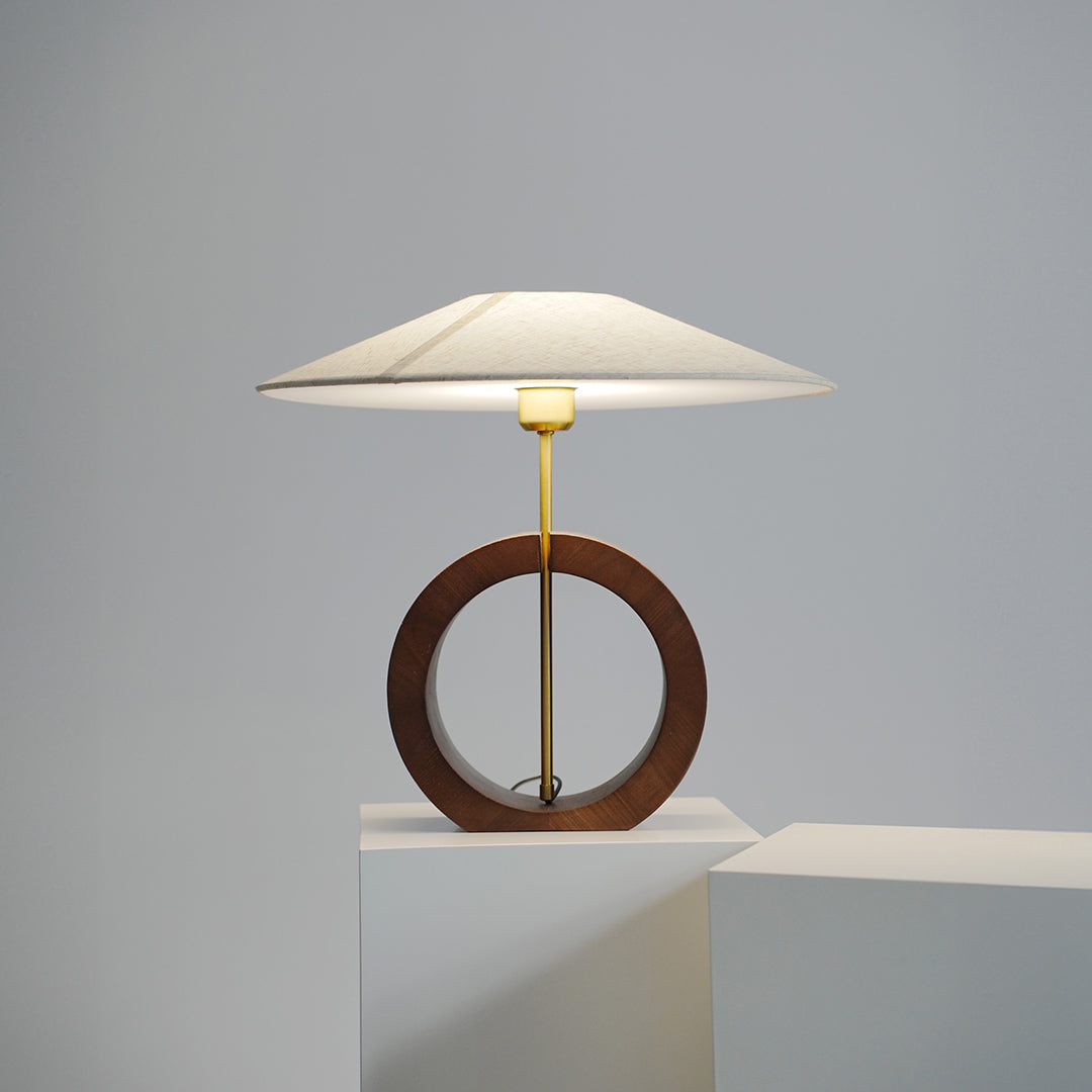 Natural Wood Table Lamp - Nordic Minimalist Luxury Design for Creative Interiors