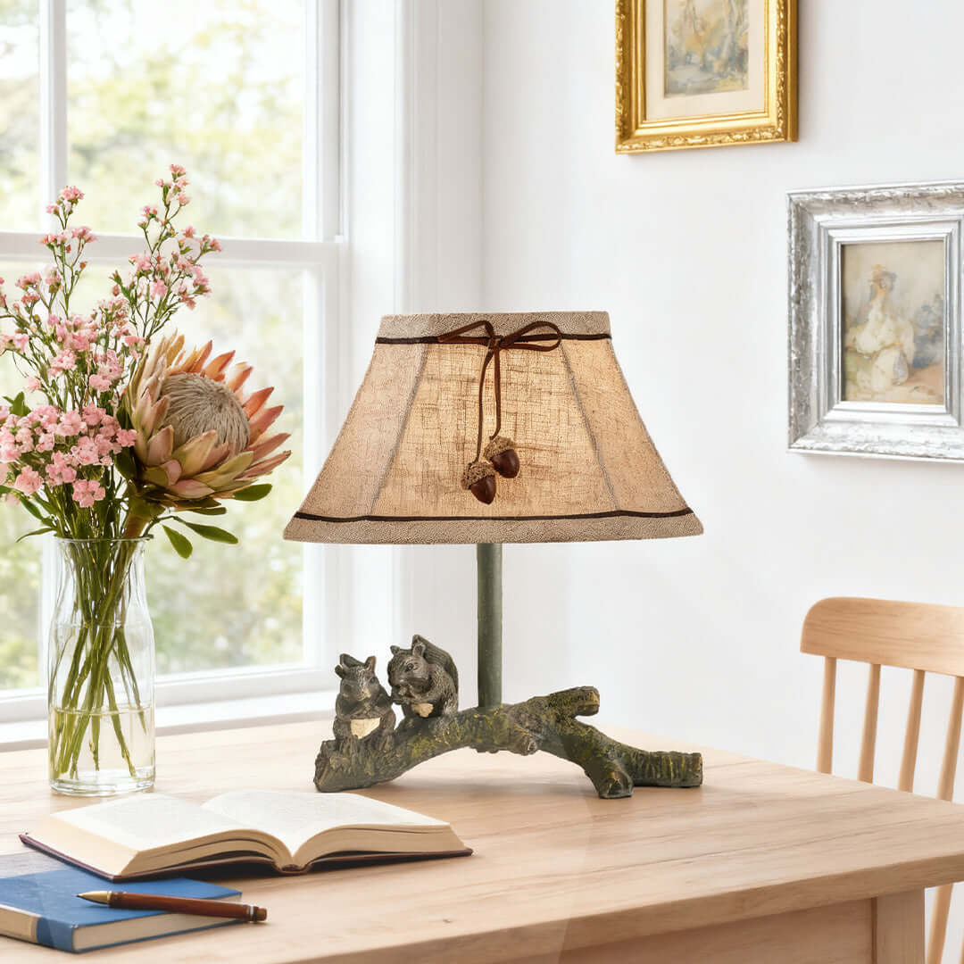 Elegant Squirrel Table Lamp - French Style Resin Decorative Light for Cozy Atmosphere