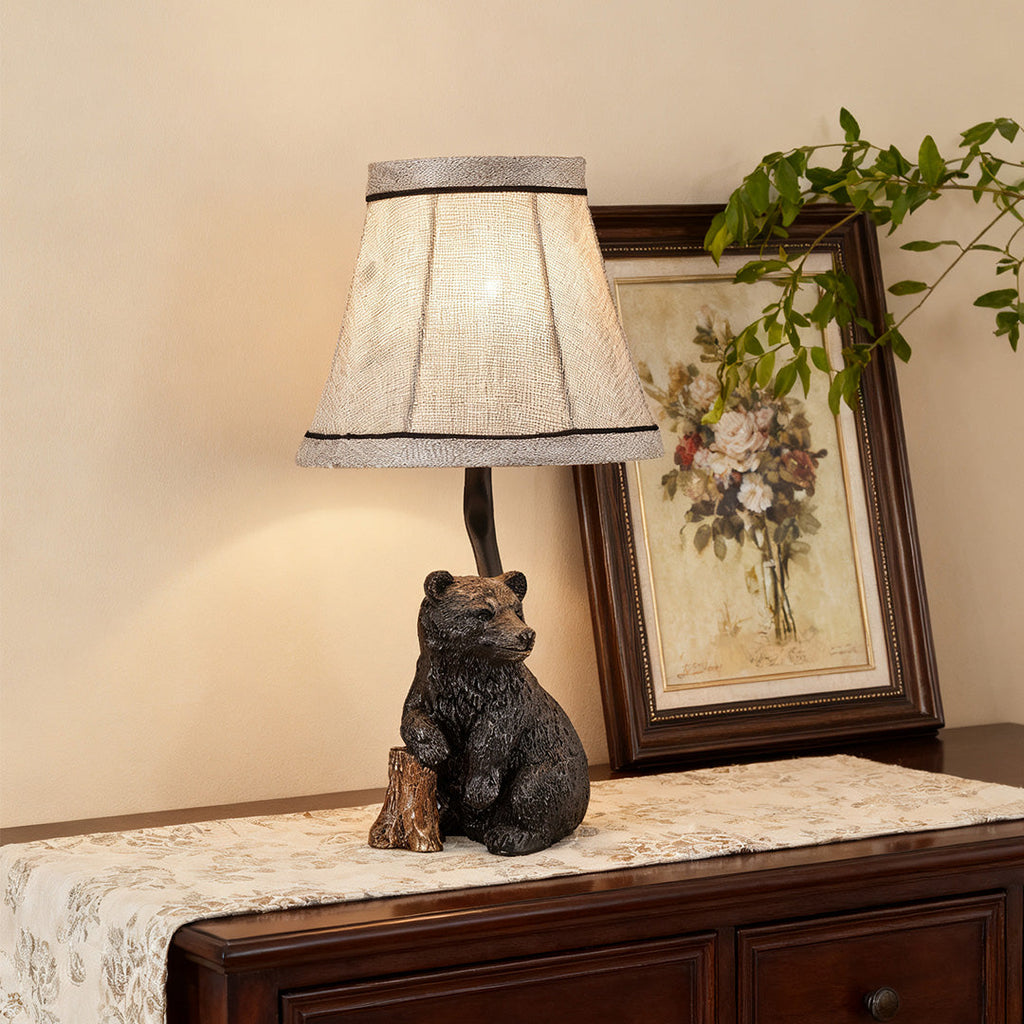 Elegant Bear Resin Table Lamp - Stylish European-Style Decorative Light
