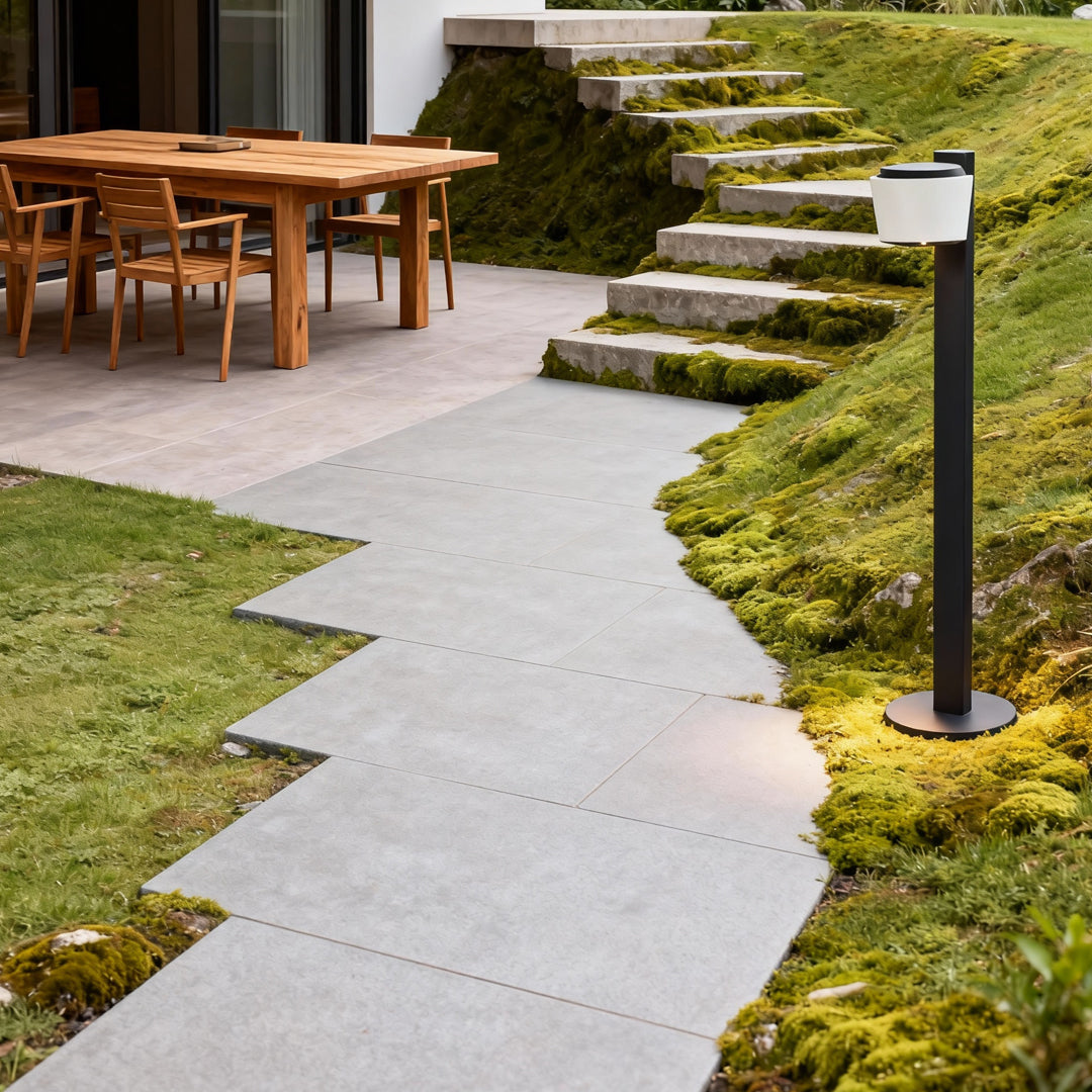 Modern Minimalist Aluminum Garden Path Light - Durable Outdoor Illumination, Solar LED Lighting, Elegant Landscape Design