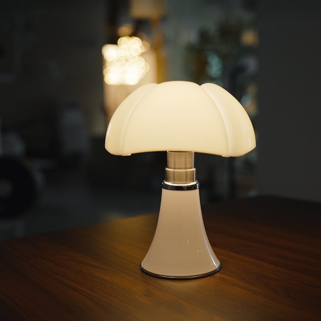 Bauhaus Style Iron Table Lamp - Italian Design Touch for Modern Interiors

This sleek Bauhaus-inspired table lamp showcases a fusion of functional design and Italian elegance. Crafted from durable iron, it features clean lines and a minimalist silhouette,